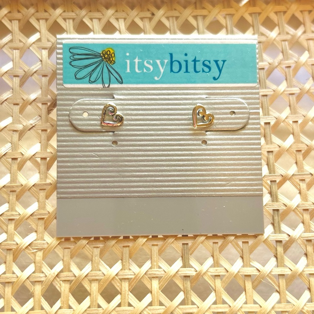 Super cute silver hearts studs earrings vintage